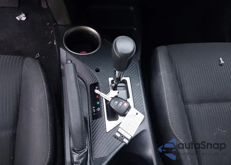 2015 Toyota Rav4 Xle z USA, uszkodzony, nr VIN JTMWFREV2FJ035188